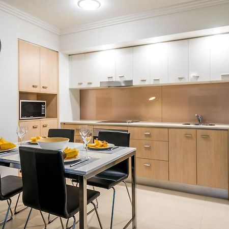 גולד קוסט Chancellor Lakeside Apartments מראה חיצוני תמונה