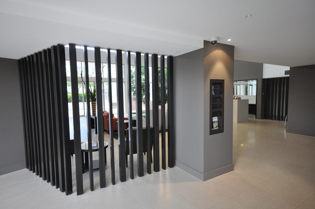 גולד קוסט Chancellor Lakeside Apartments מראה חיצוני תמונה