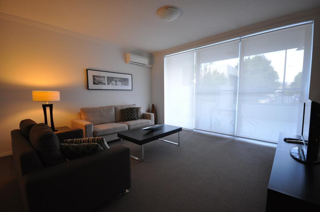 גולד קוסט Chancellor Lakeside Apartments מראה חיצוני תמונה