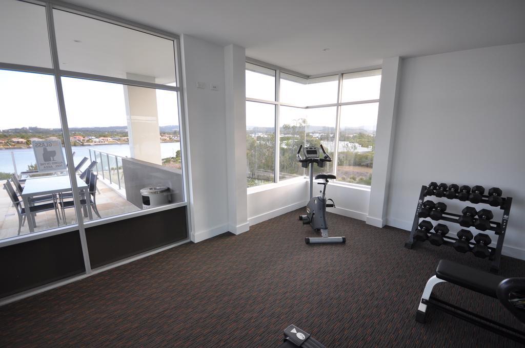 גולד קוסט Chancellor Lakeside Apartments מראה חיצוני תמונה