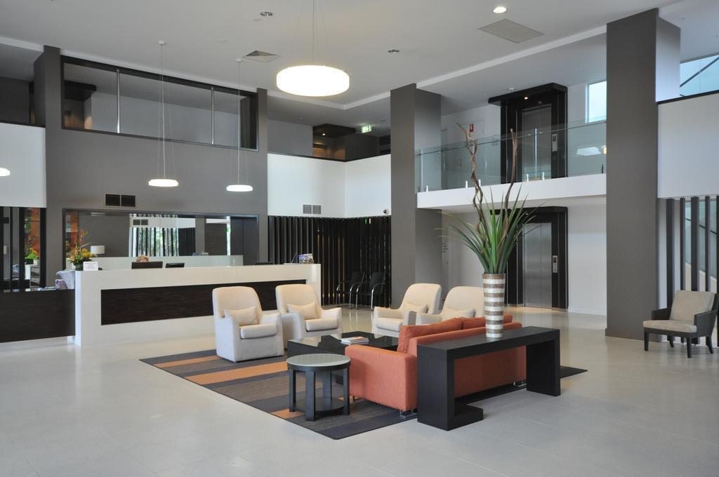 גולד קוסט Chancellor Lakeside Apartments מראה חיצוני תמונה