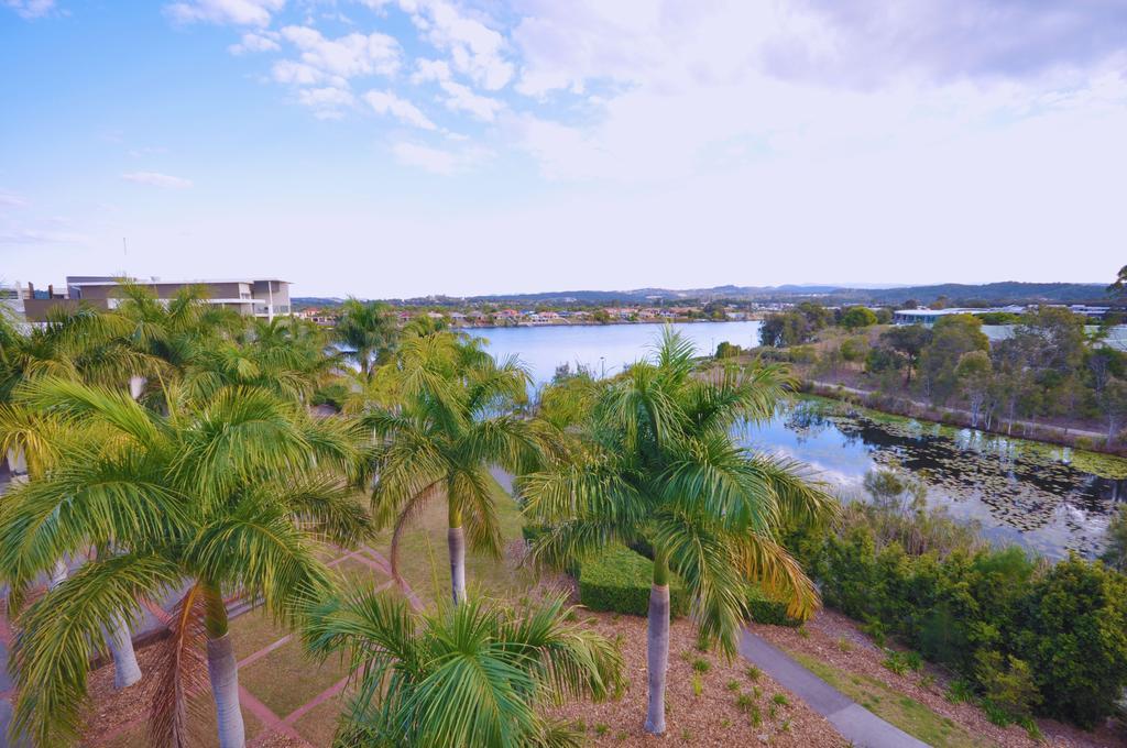גולד קוסט Chancellor Lakeside Apartments מראה חיצוני תמונה