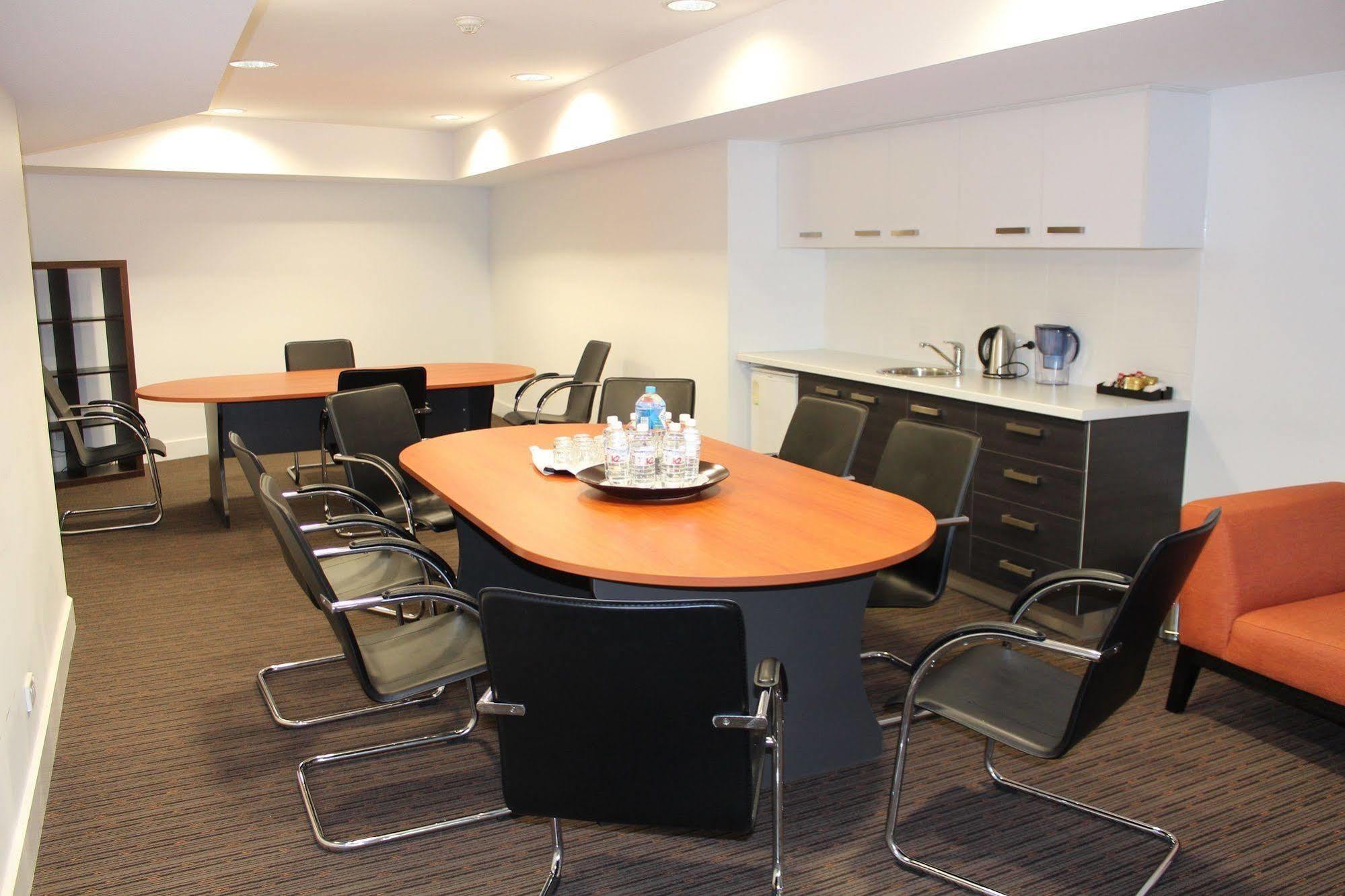 גולד קוסט Chancellor Lakeside Apartments מראה חיצוני תמונה