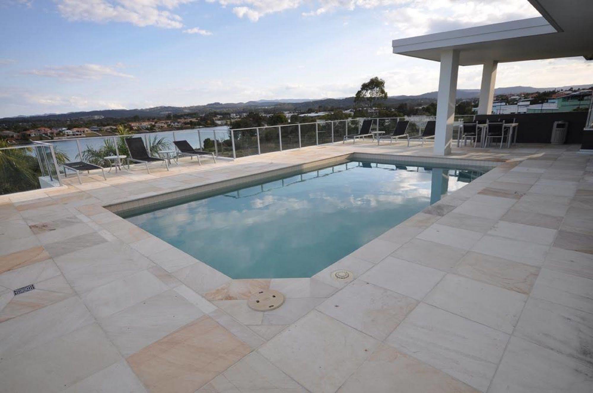 גולד קוסט Chancellor Lakeside Apartments מראה חיצוני תמונה