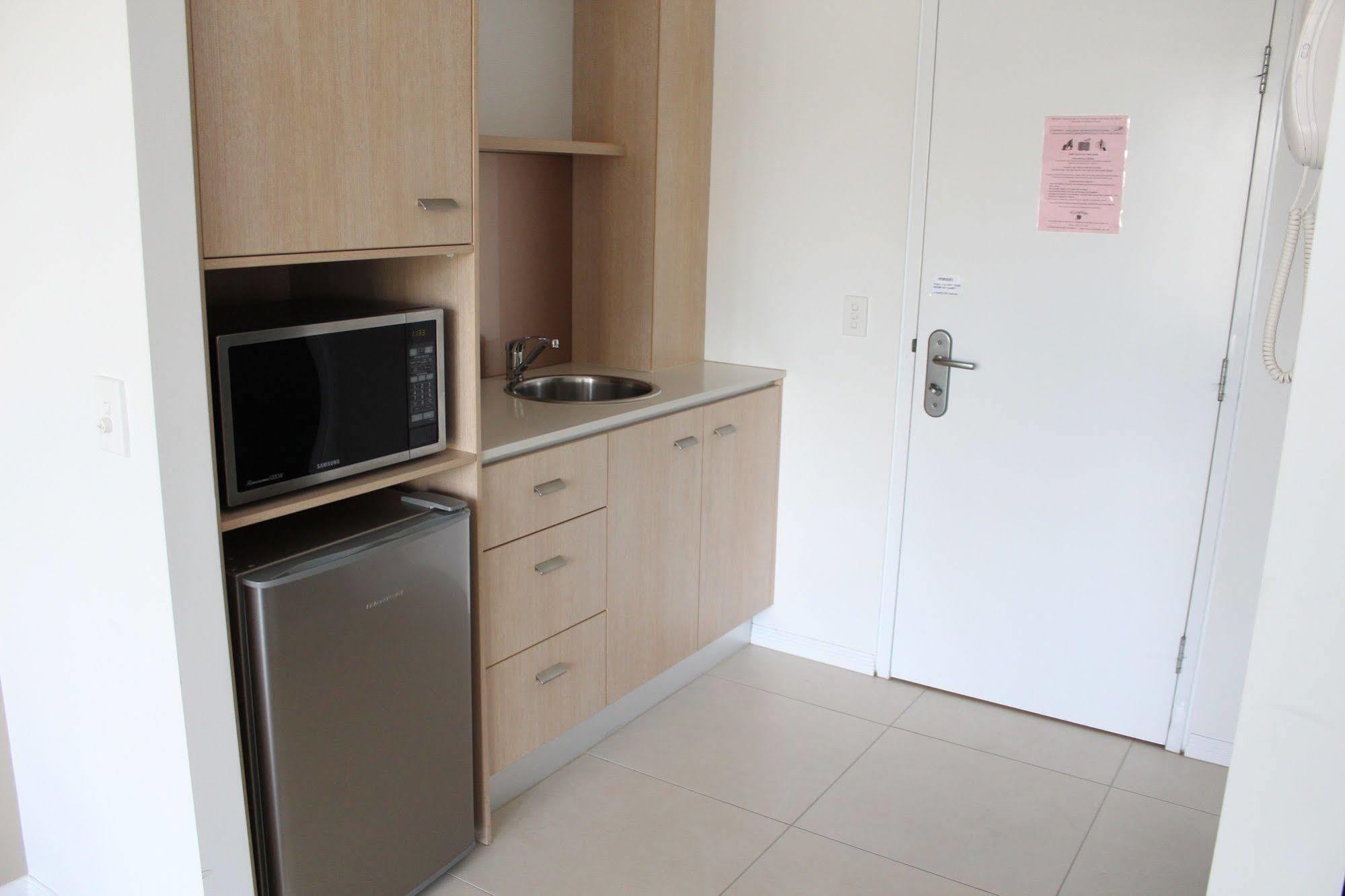 גולד קוסט Chancellor Lakeside Apartments מראה חיצוני תמונה